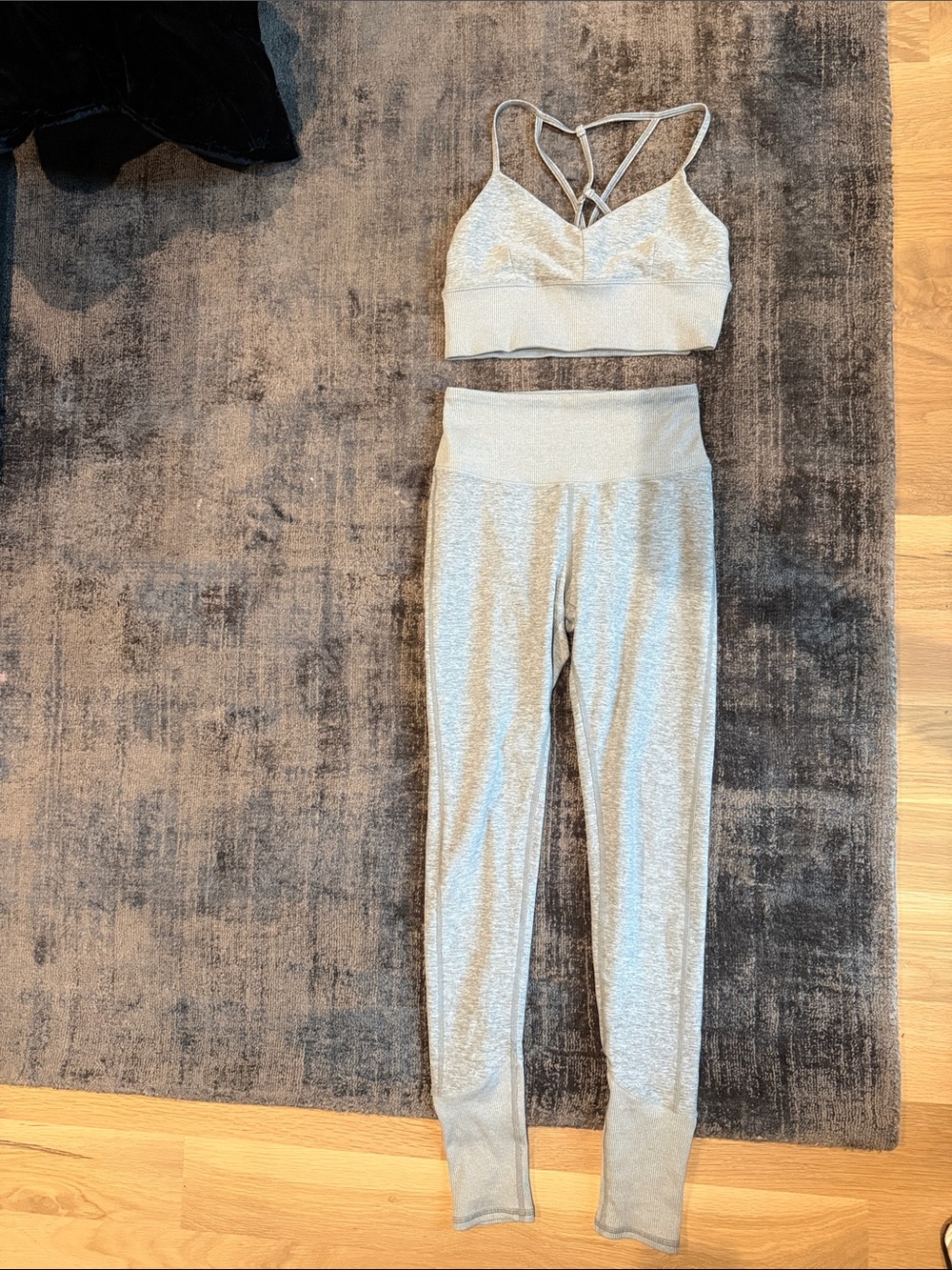 Alo soft set  top S bottoms are XS